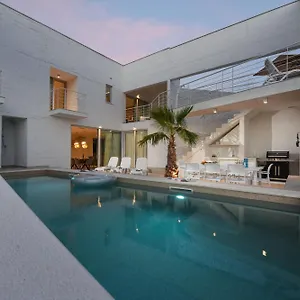 Vila Dante Zadarvillas, Debeljak